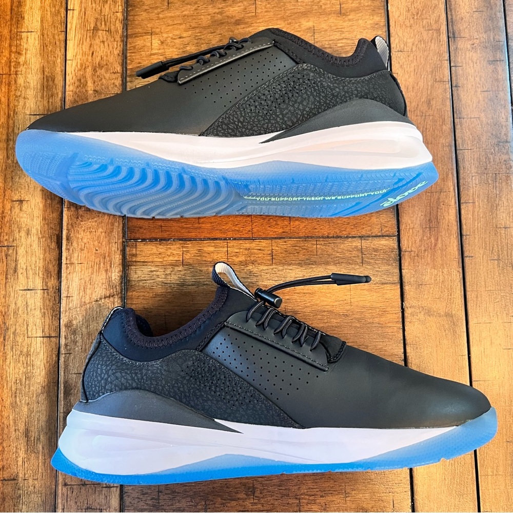 NWOB CLOVE Unisex nursing shoes LAST PAIR $145 Retail